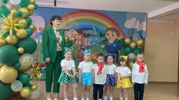 Пожелание выпускникам от малышей Пожелание выпускникам от малышей.